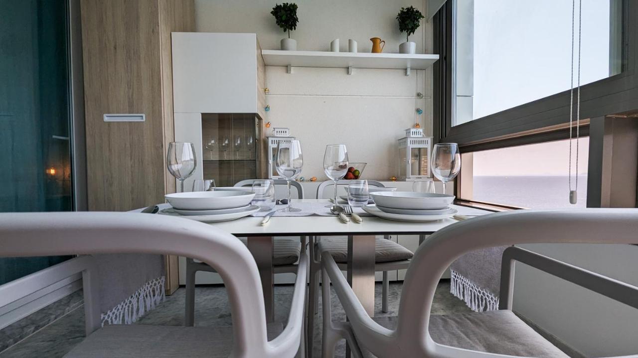 Gemelos Sea Front Apartment Бенидорм Екстериор снимка